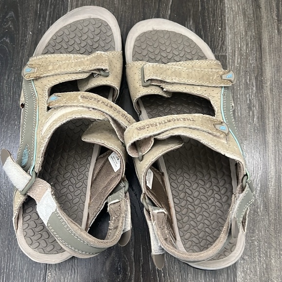 Women’s North Face sandals - Picture 5 of 8